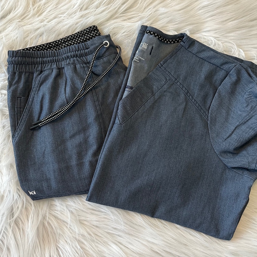 Koi Scrub Set Medium Top Small Bottom